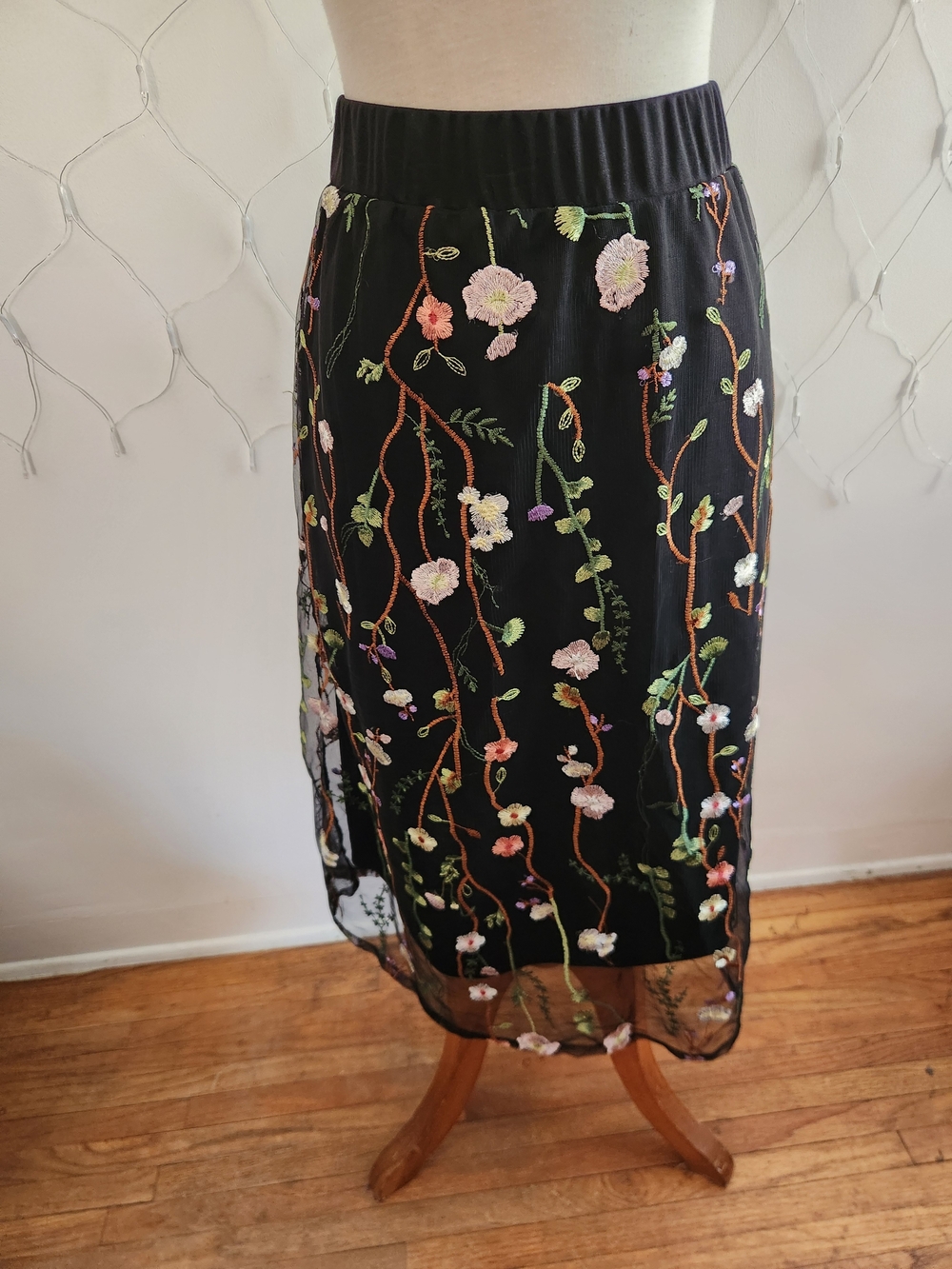 Spense Black Midi Skirt with Multicolor Floral Embroidery • Tagged Medium
